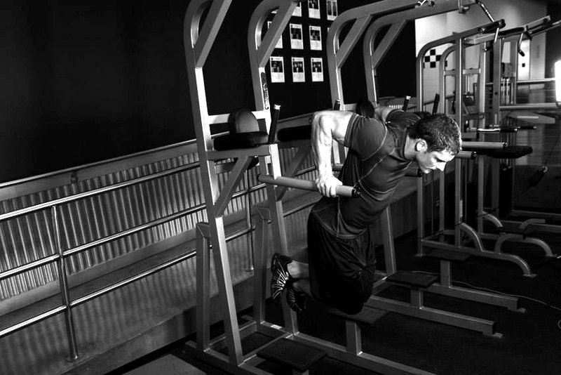 Dips - Chest Version — end position demonstration photo