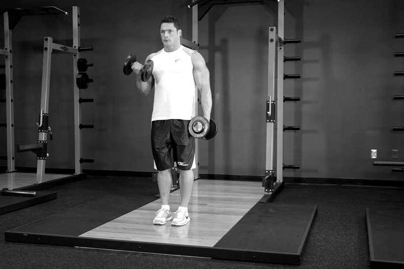 Dumbbell Alternate Bicep Curl — start position demonstration photo