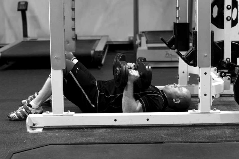 Dumbbell Floor Press — end position demonstration photo