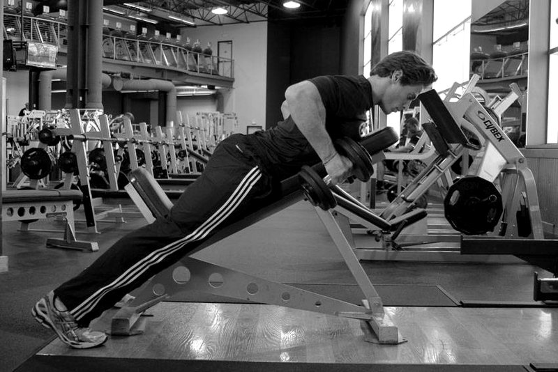 Dumbbell Incline Row — end position demonstration photo