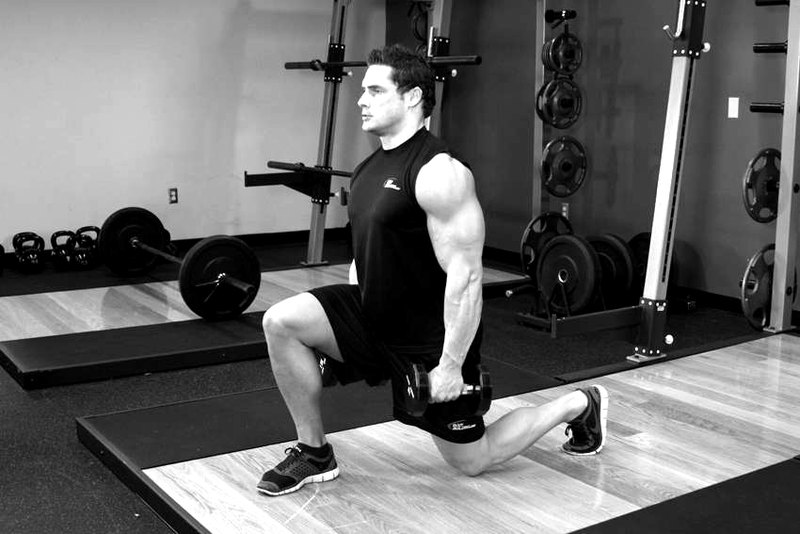 Dumbbell Lunges — end position demonstration photo