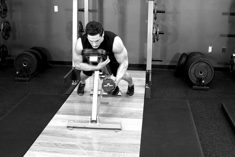 Dumbbell Lying One-Arm Rear Lateral Raise — start position demonstration photo