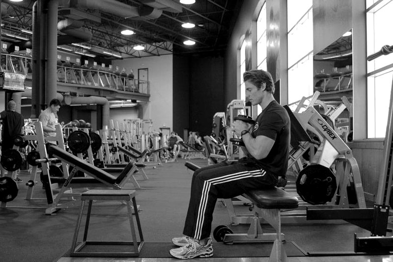Dumbbell Seated Box Jump — start position demonstration photo