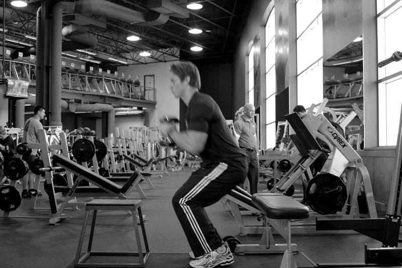 Dumbbell Seated Box Jump — end position demonstration photo