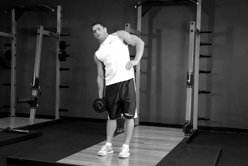 Dumbbell Side Bend — start position demonstration photo