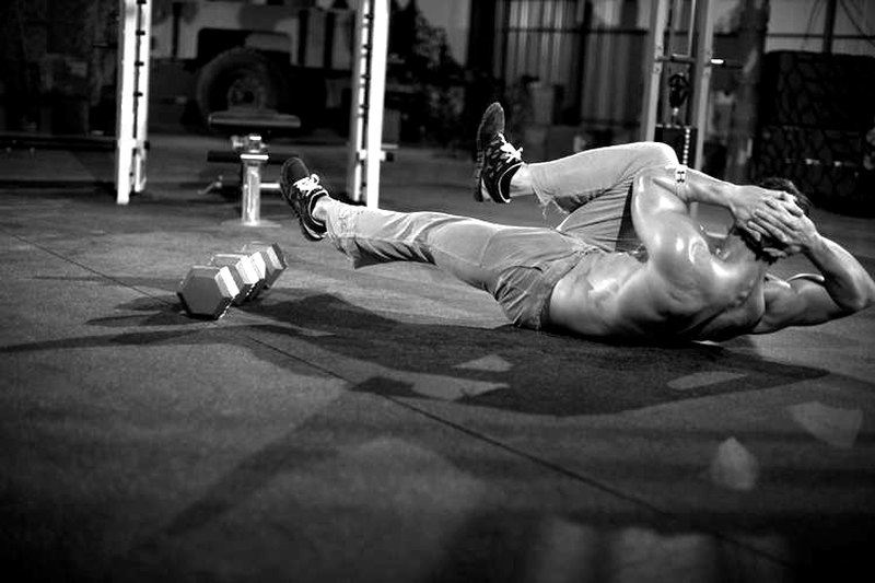 Elbow to Knee — end position demonstration photo
