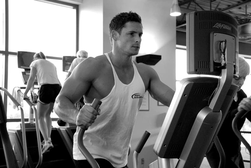 Elliptical Trainer — end position demonstration photo
