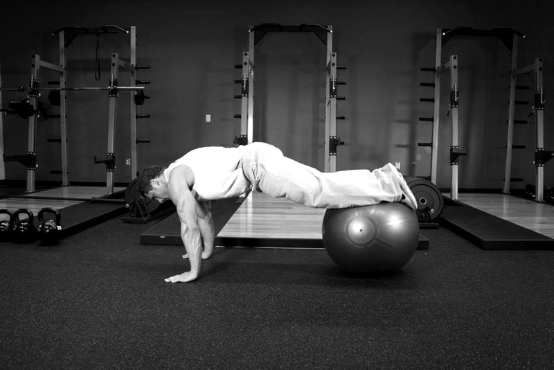 Exercise Ball Pull-In — start position demonstration photo