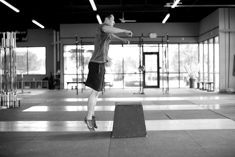 Front Box Jump — end position demonstration photo