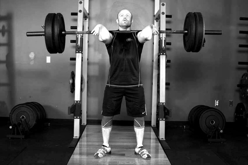 Front Squat (Clean Grip) — start position demonstration photo