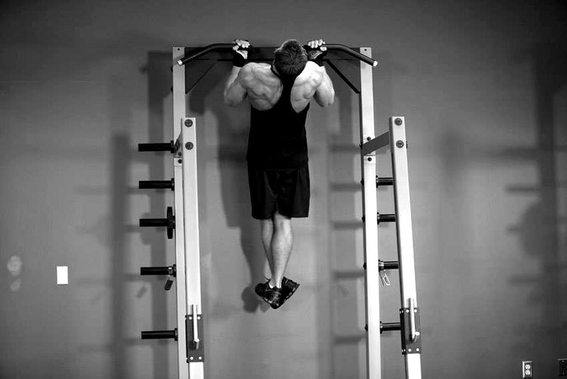 Gironda Sternum Chins — end position demonstration photo