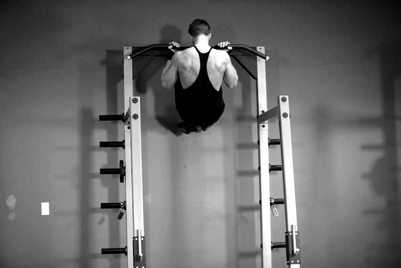 Gorilla Chin/Crunch — end position demonstration photo