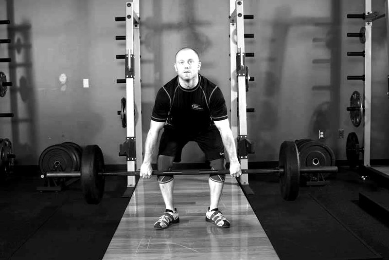 Hang Clean - Below the Knees — end position demonstration photo