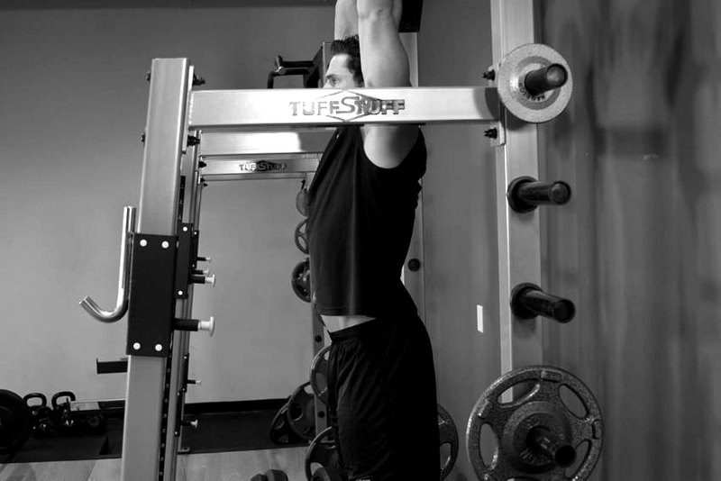 Hanging Leg Raise — start position demonstration photo