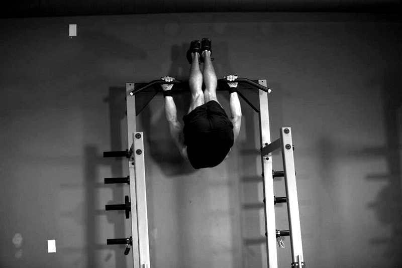Hanging Pike — end position demonstration photo