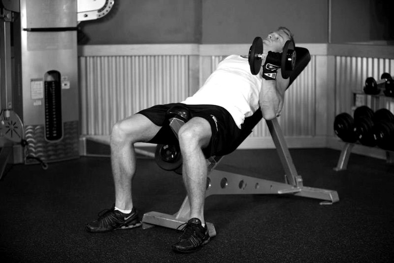 Incline Dumbbell Curl — end position demonstration photo