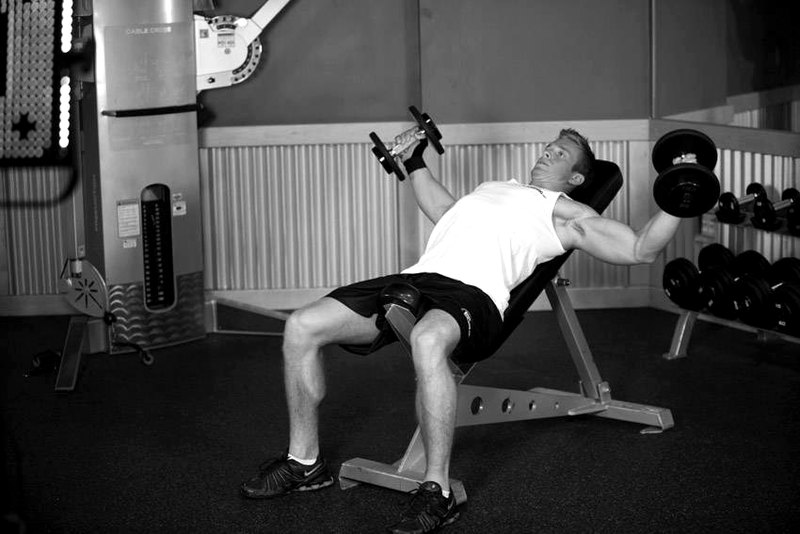 Incline Dumbbell Flyes - With A Twist — start position demonstration photo