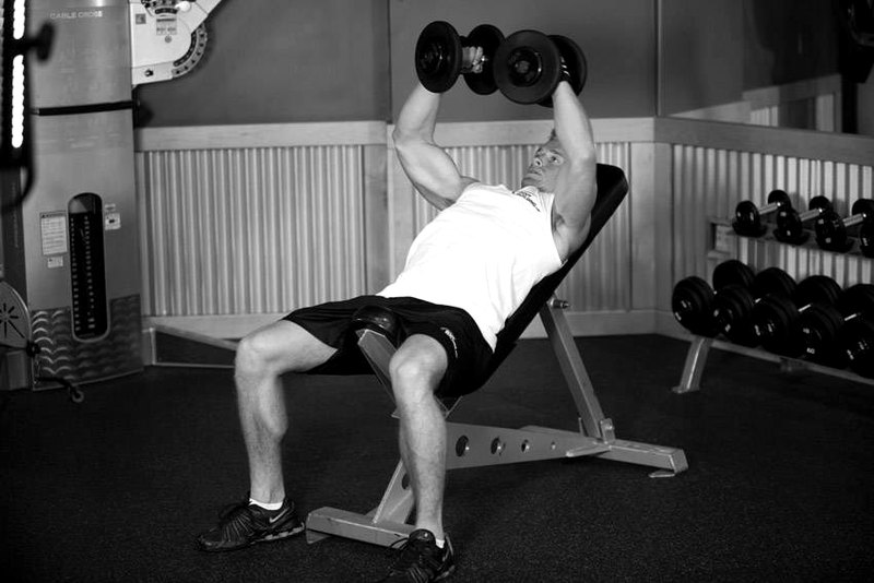 Incline Dumbbell Flyes — start position demonstration photo