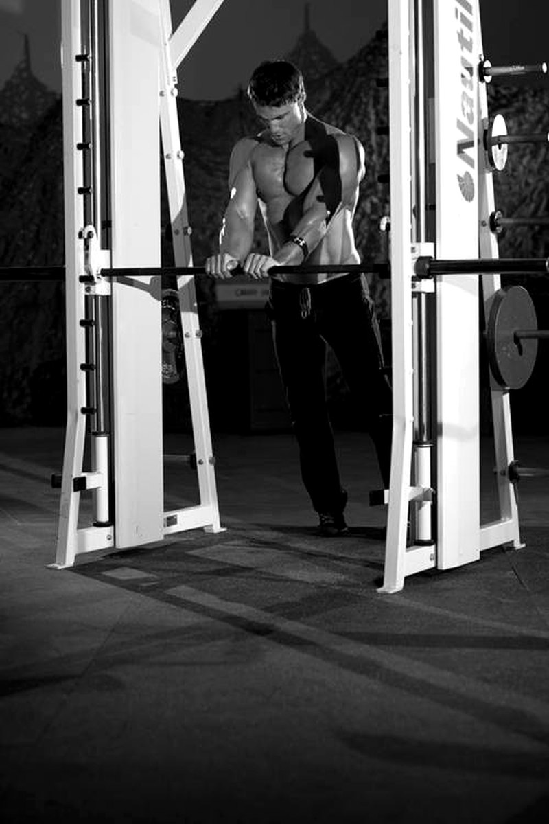 Incline Push-Up Close-Grip — start position demonstration photo