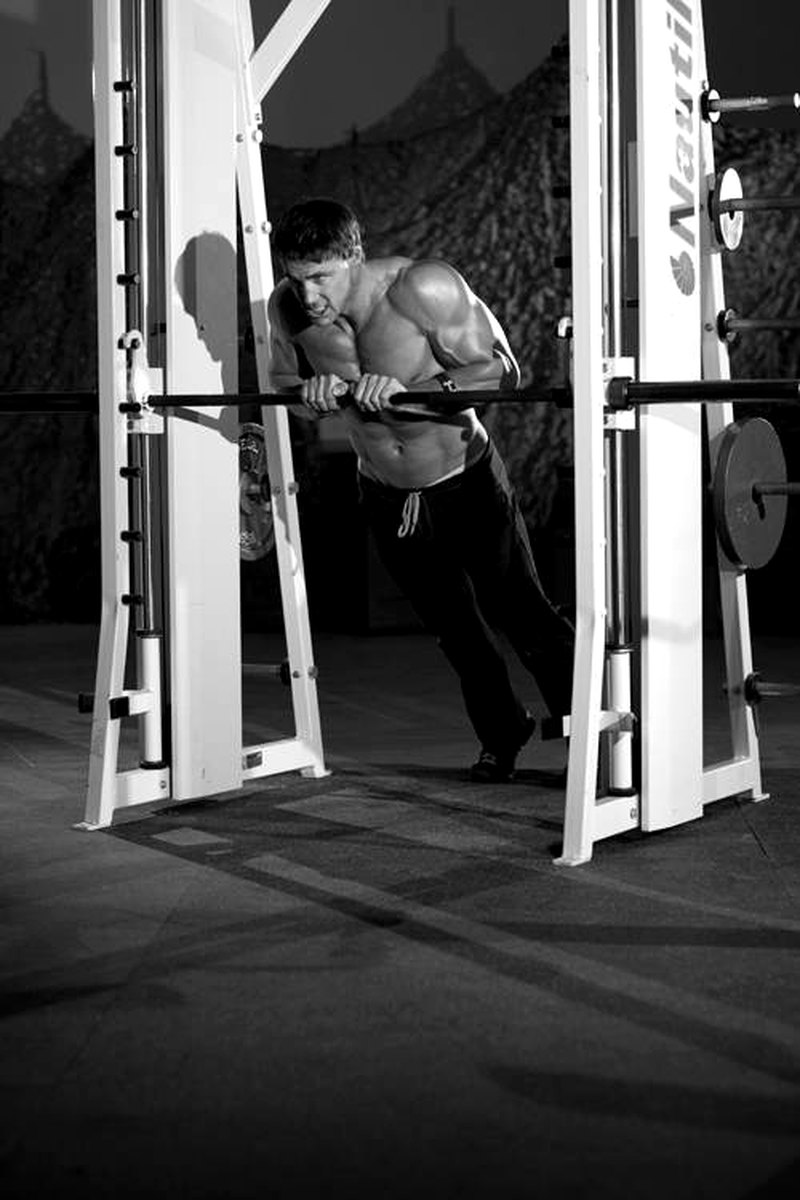 Incline Push-Up Close-Grip — end position demonstration photo