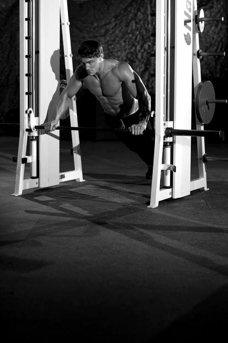 Incline Push-Up Wide — end position demonstration photo