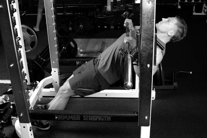 Inverted Row — end position demonstration photo