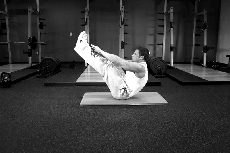 Jackknife Sit-Up — end position demonstration photo