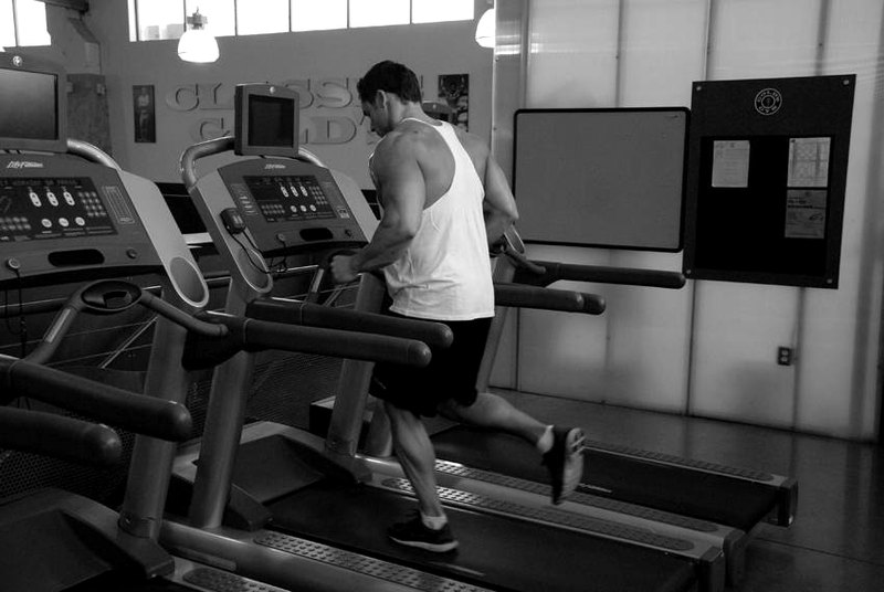 Jogging, Treadmill — start position demonstration photo