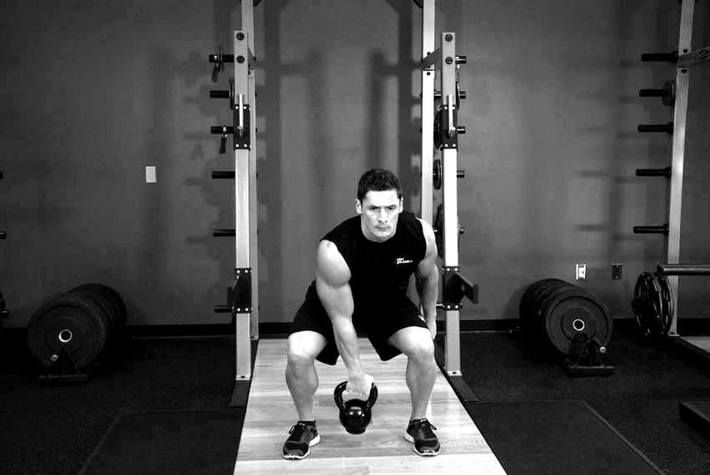 Kettlebell Hang Clean — end position demonstration photo