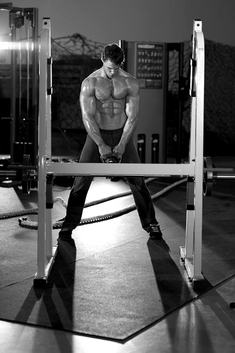 Kettlebell Pirate Ships — end position demonstration photo