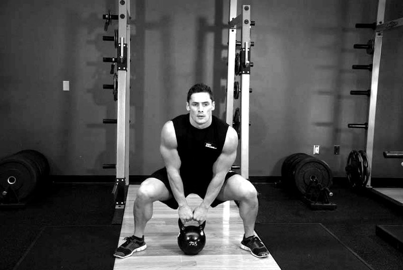 Kettlebell Sumo High Pull — start position demonstration photo