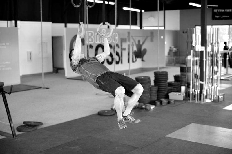 Kipping Muscle Up — end position demonstration photo