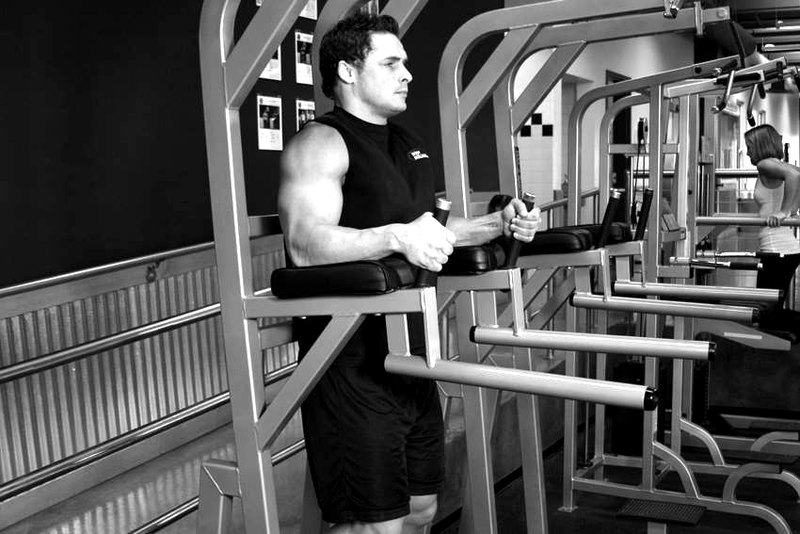 Knee/Hip Raise On Parallel Bars — start position demonstration photo