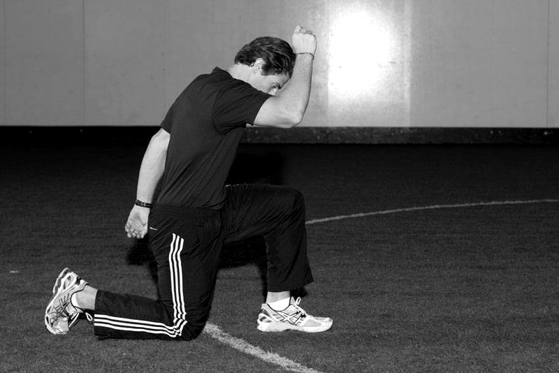 Kneeling Arm Drill — start position demonstration photo