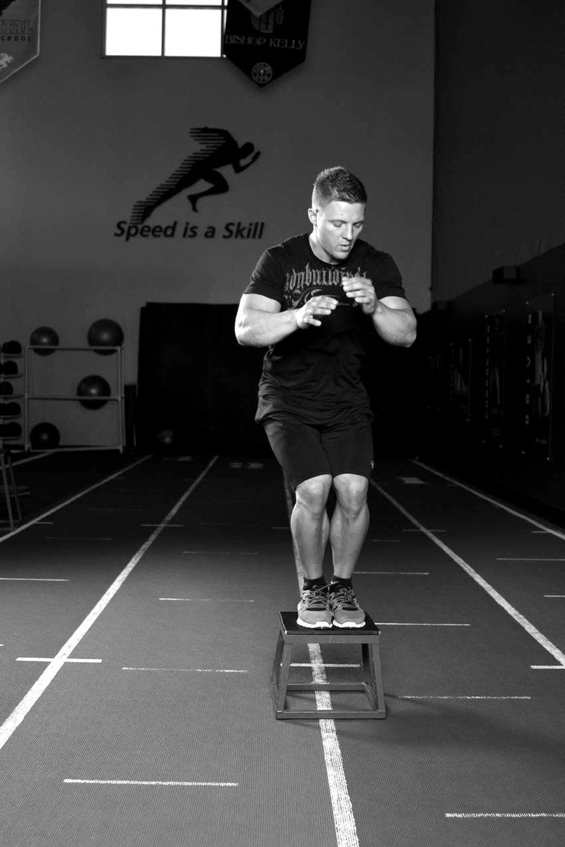 Lateral Box Jump — end position demonstration photo