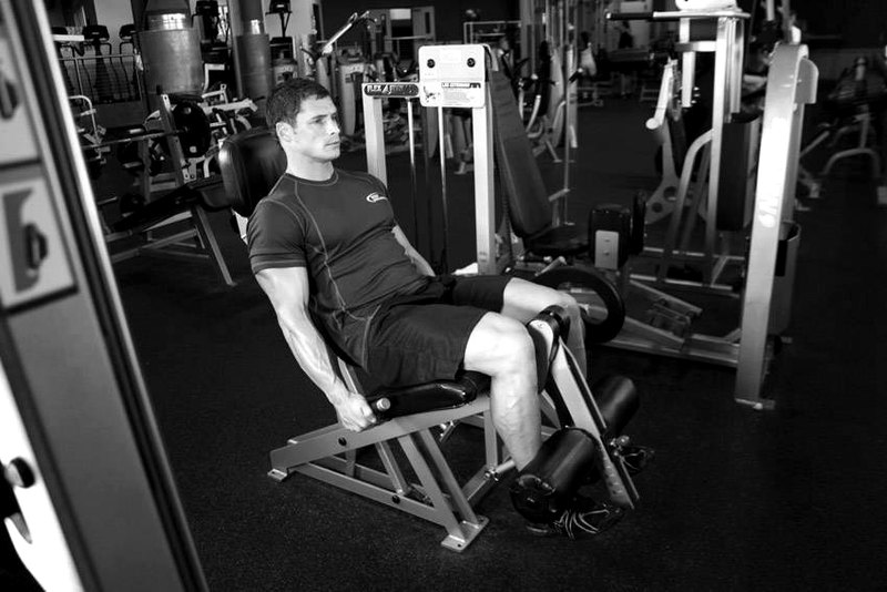 Leg Extensions — start position demonstration photo