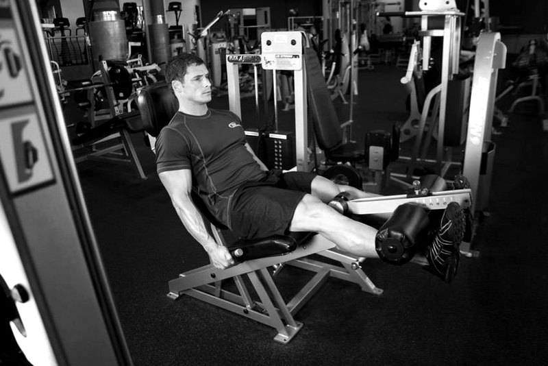Leg Extensions — end position demonstration photo