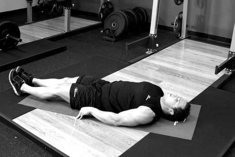 Leg Pull-In — start position demonstration photo