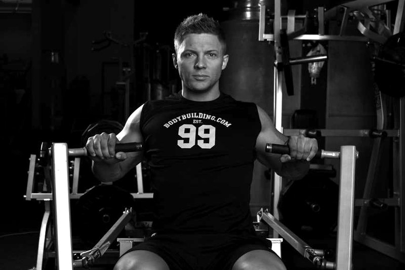 Leverage Chest Press — start position demonstration photo
