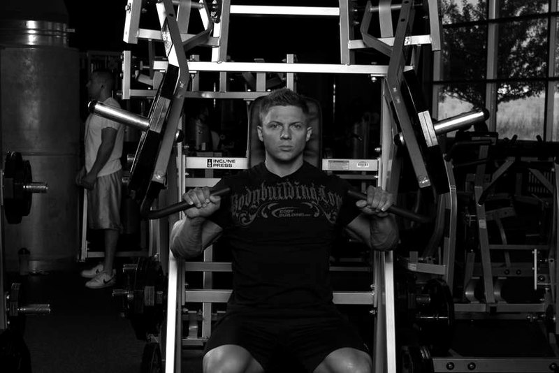 Leverage Incline Chest Press — start position demonstration photo