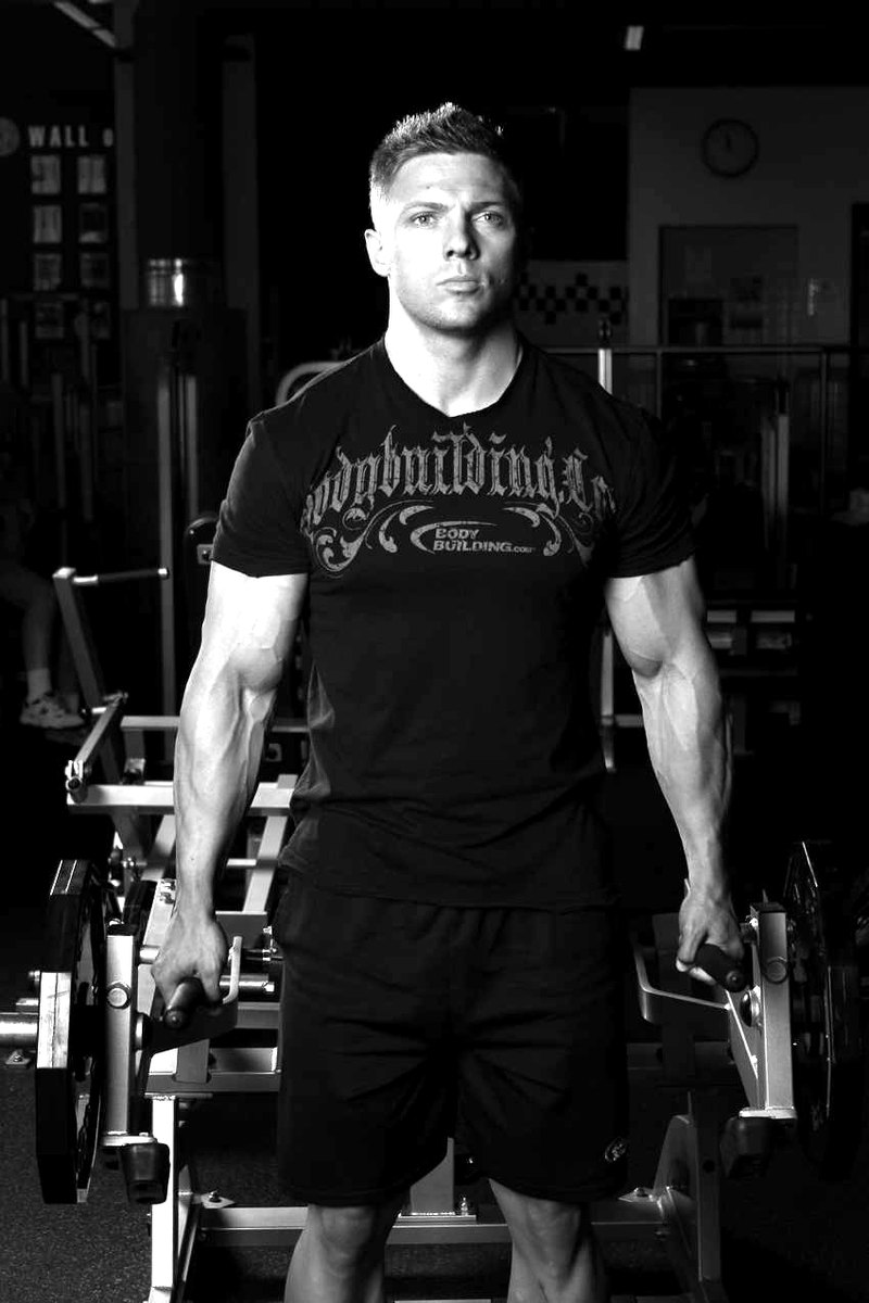 Leverage Shrug — start position demonstration photo