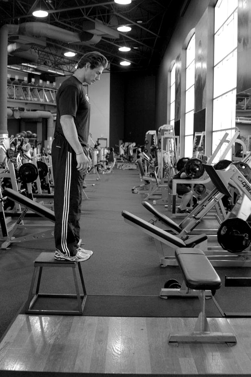 Linear Depth Jump — start position demonstration photo