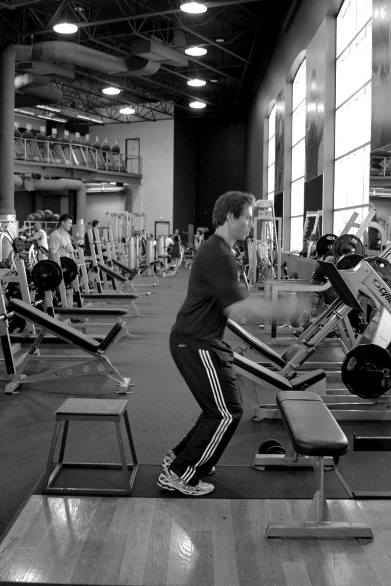 Linear Depth Jump — end position demonstration photo