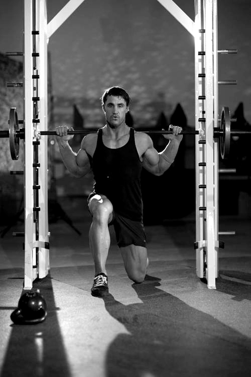 Lunge Sprint — start position demonstration photo
