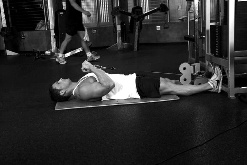 Lying Cable Curl — end position demonstration photo