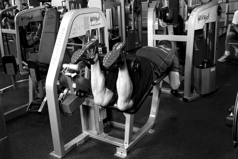 Lying Leg Curl — end position demonstration photo