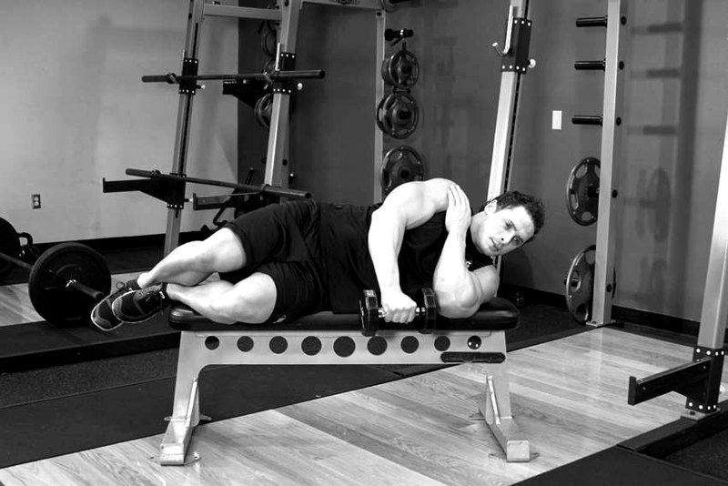 Lying One-Arm Lateral Raise — start position demonstration photo