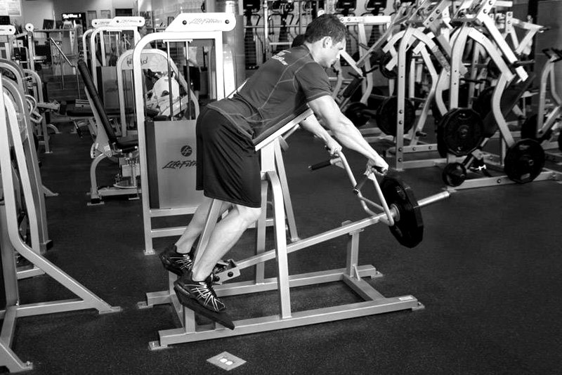 Lying T-Bar Row — start position demonstration photo