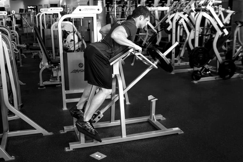 Lying T-Bar Row — end position demonstration photo