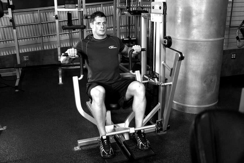 Machine Bench Press — start position demonstration photo